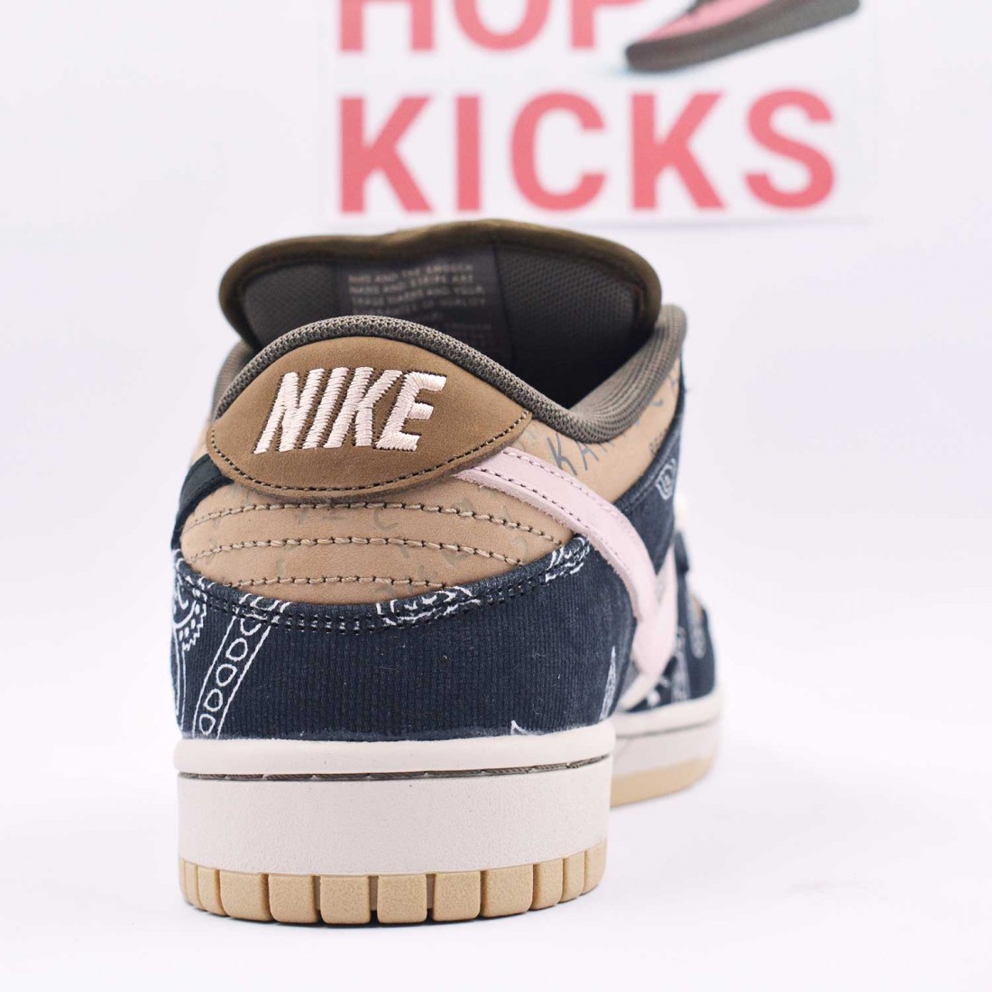 travis scott x dunks